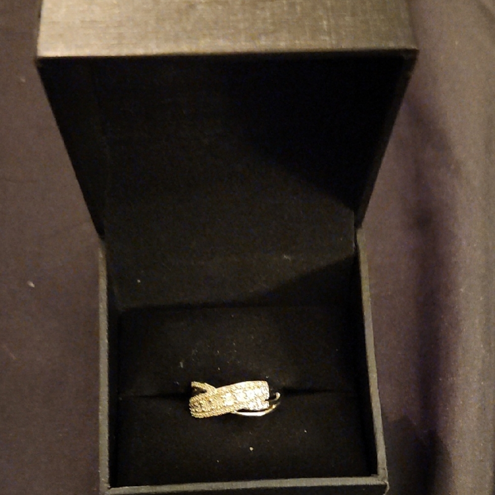 Elegant Gold Women's Ring